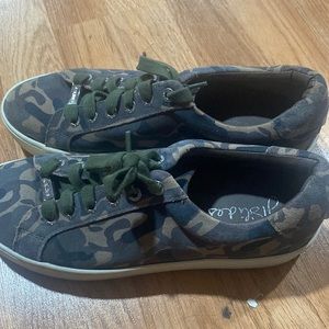 Army print sneakers